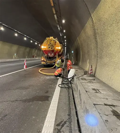 顺平隧道排水渠清淤